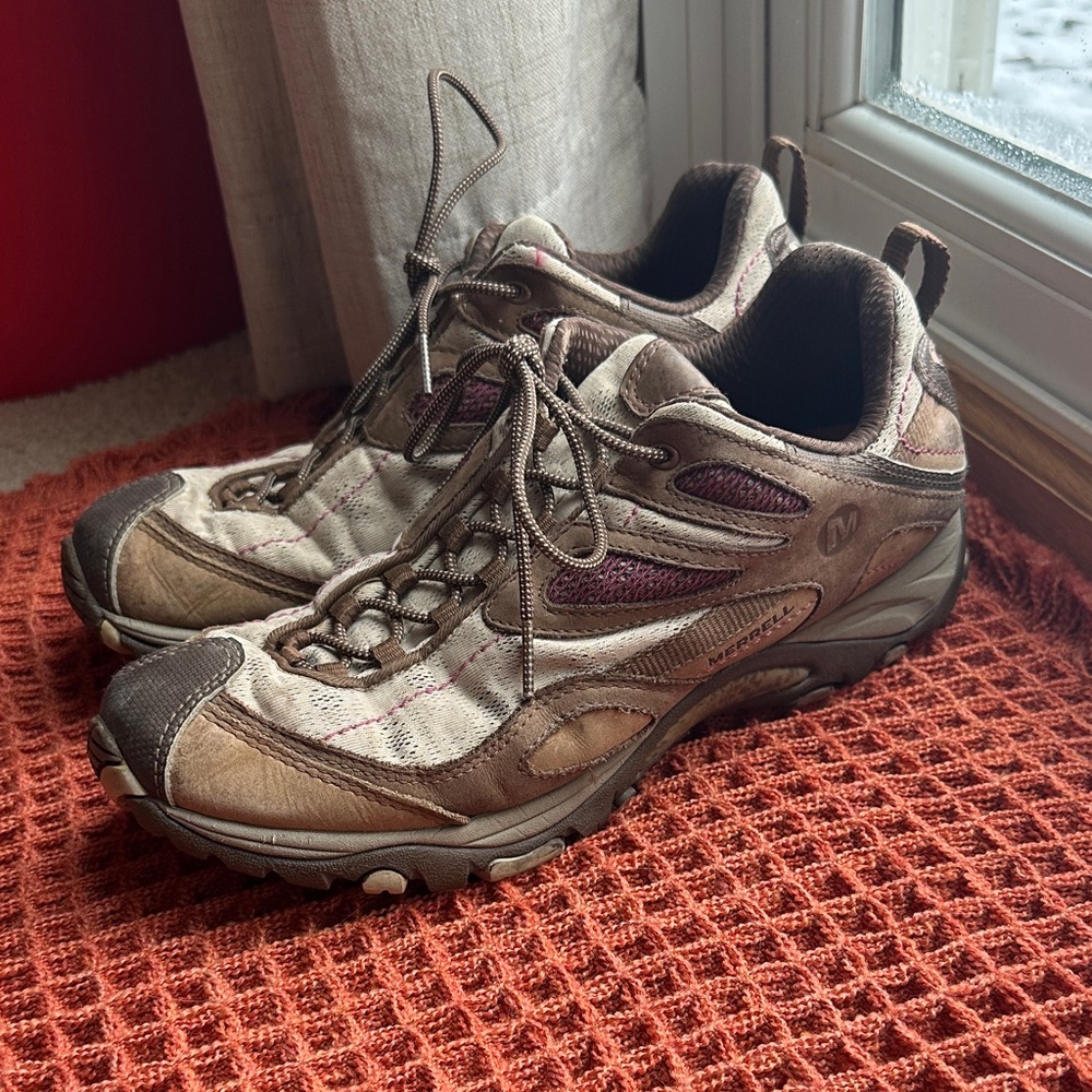 Vibram Women's Brown and Cream Hiking Shoes